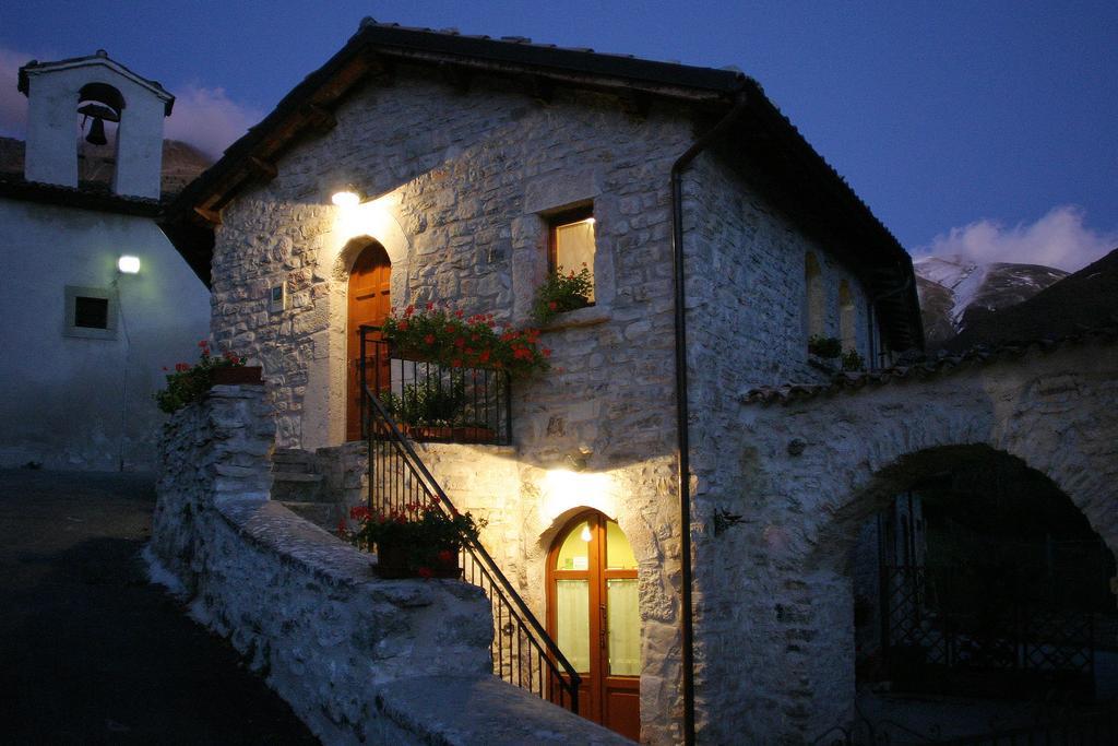 B&B Cascina Dell'Orso Castelsantangelo sul Nera ภายนอก รูปภาพ